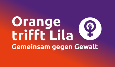 Ein Plakat mit einem horizontalen Farbverlauf von leuchtendem Orange auf der linken Seite zu Dunkelviolett auf der rechten Seite. Grosser, weisser Text in der Mitte lautet: 