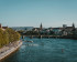 Drohnenaufnahme von Basel, die den Rhein und einige Brücken zeigt