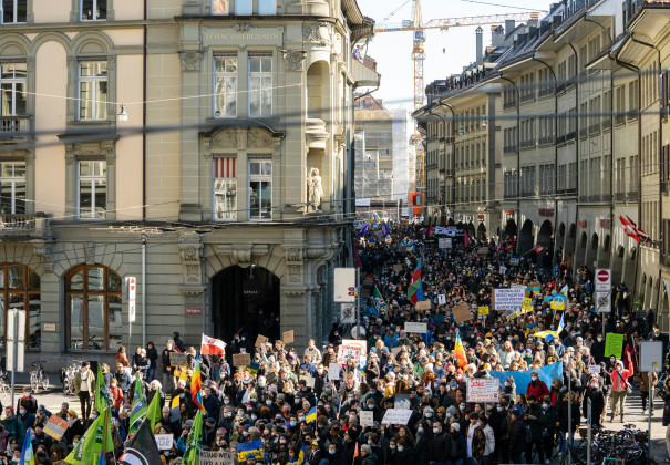 Luftaufnahme der Friedensdemonstration für die Ukraine in Bern